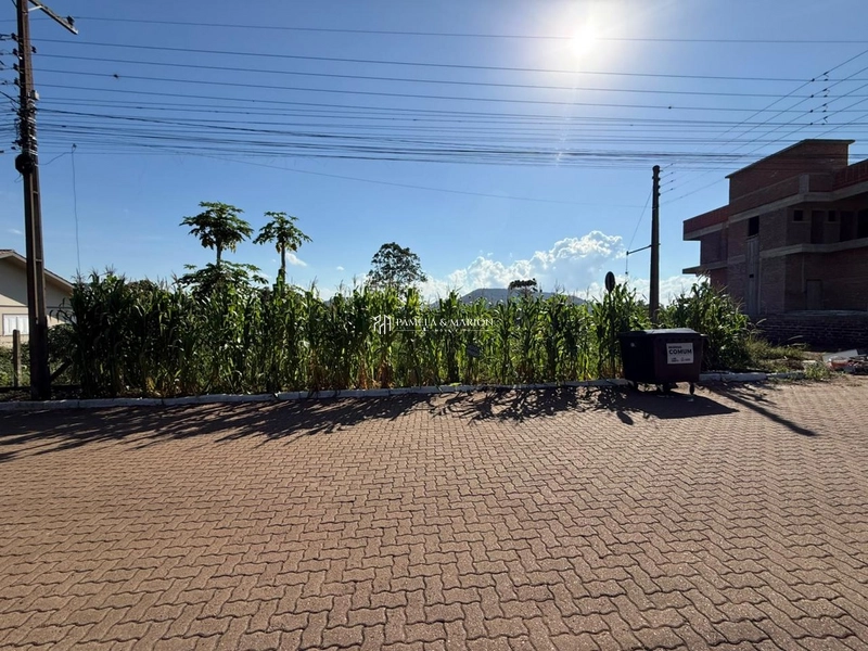 TERRENO: 1ª foto da galeria de imagens do imóvel