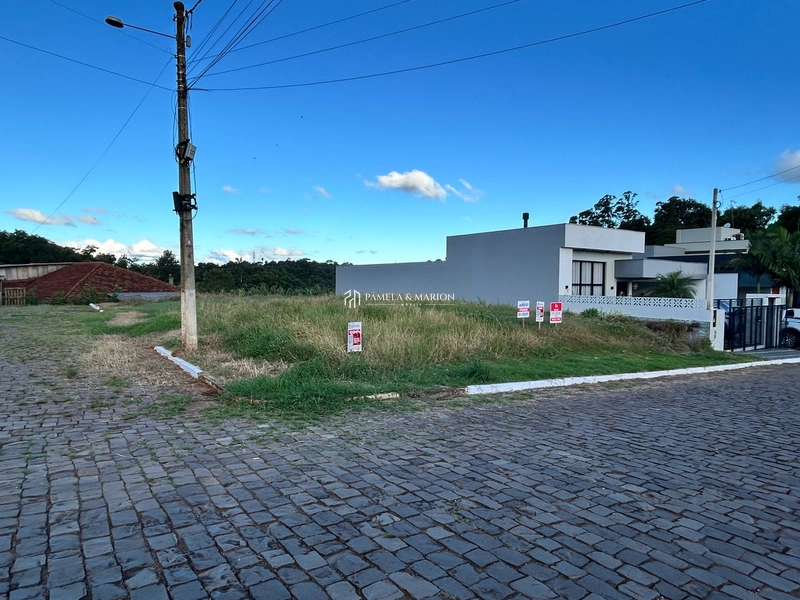 TETRENO DE ESQUINA: 1ª foto da galeria de imagens do imóvel