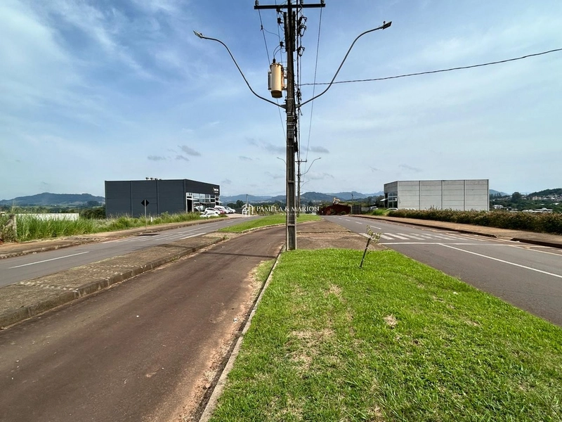 TERRENO COMERCIAL: 3ª foto da galeria de imagens do imóvel