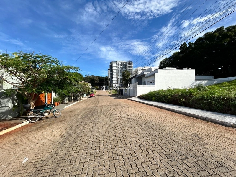 TERRENO: 3ª foto da galeria de imagens do imóvel