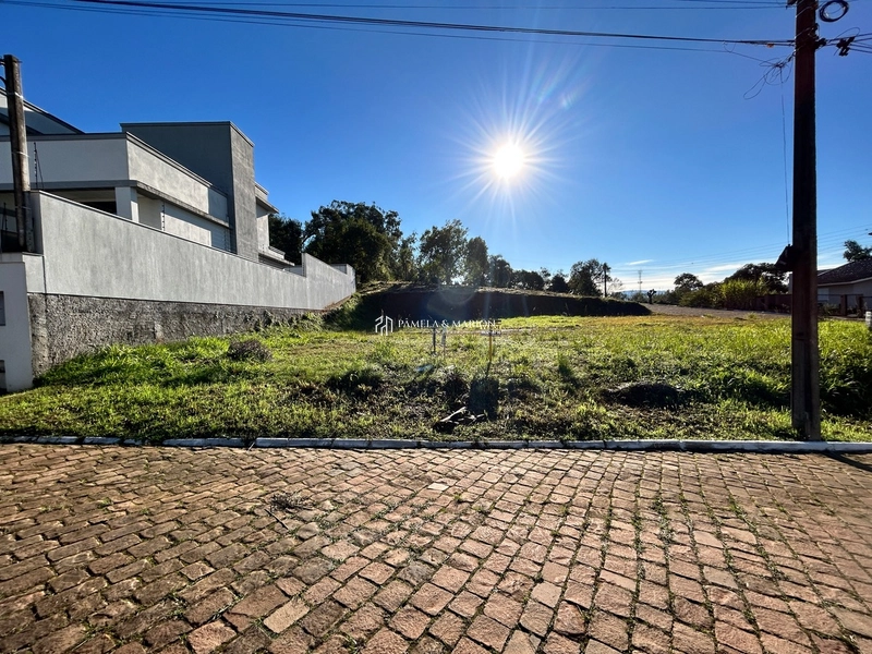 TERRENO: 1ª foto da galeria de imagens do imóvel