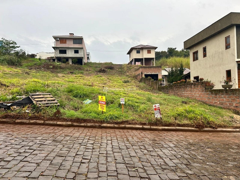 TERRENO: 1ª foto da galeria de imagens do imóvel