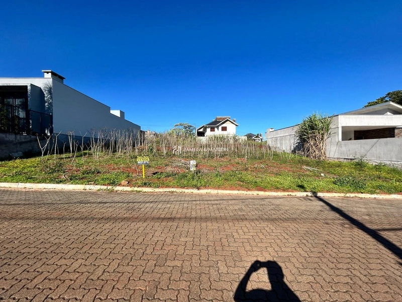 TERRENO: 1ª foto da galeria de imagens do imóvel