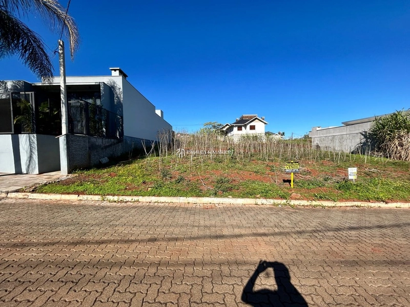 TERRENO: 1ª foto da galeria de imagens do imóvel