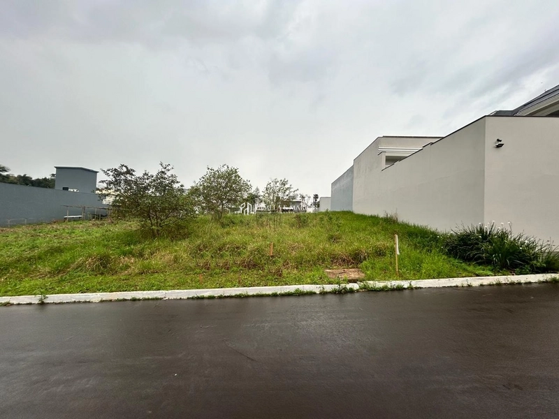 TERRENO: 1ª foto da galeria de imagens do imóvel
