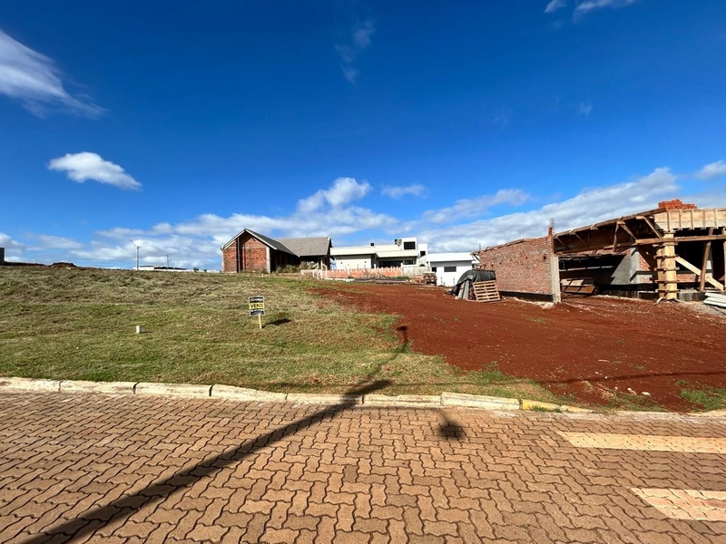 TERRENO: 1ª foto da galeria de imagens do imóvel