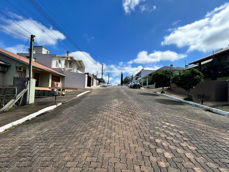 TERRENO: 3ª foto da galeria de imagens do imóvel