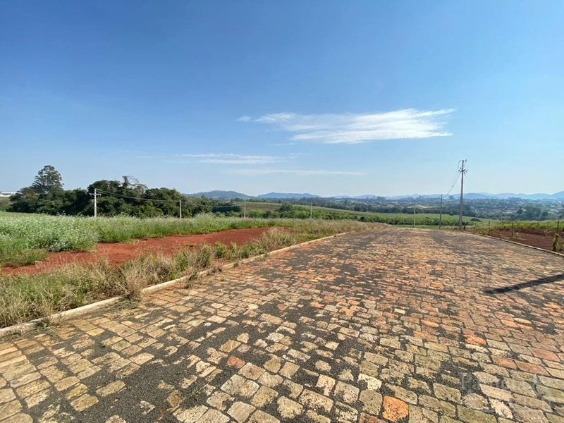 TERRENO: 3ª foto da galeria de imagens do imóvel