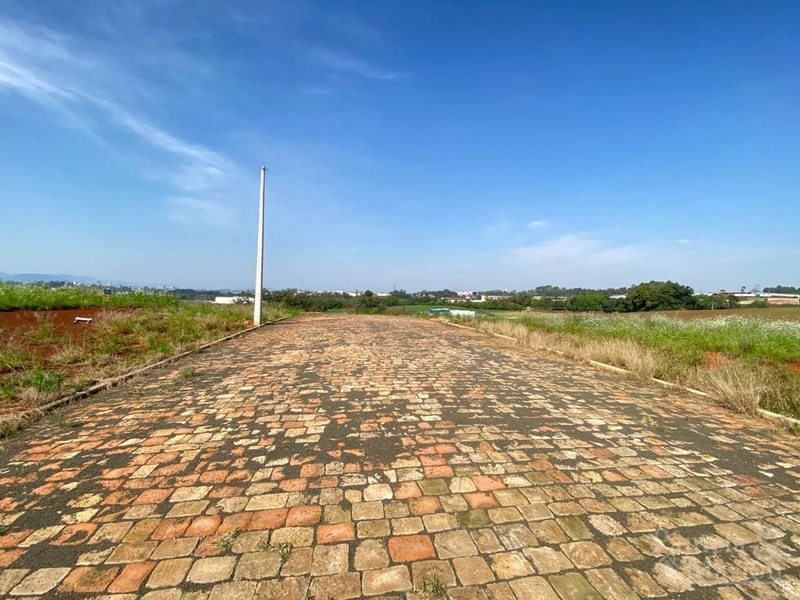 TERRENO: 2ª foto da galeria de imagens do imóvel