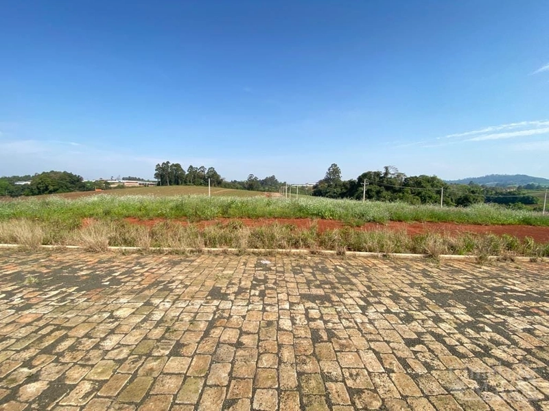 TERRENO: 1ª foto da galeria de imagens do imóvel