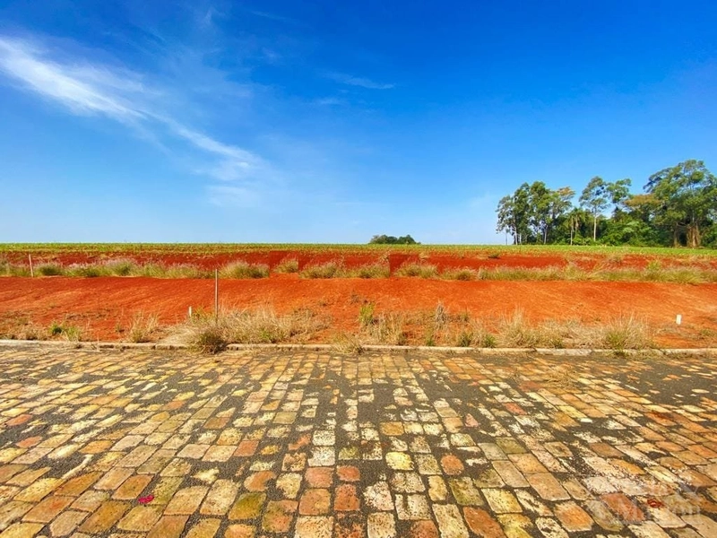 TERRENO: 1ª foto da galeria de imagens do imóvel