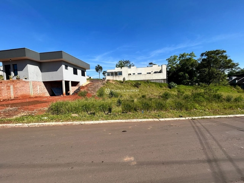 TERRENO: 1ª foto da galeria de imagens do imóvel