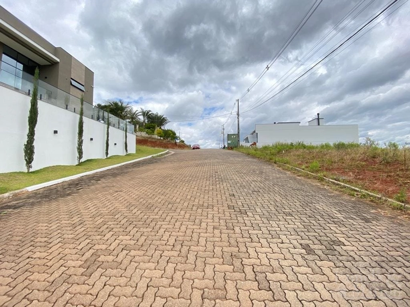 TERRENO: 2ª foto da galeria de imagens do imóvel