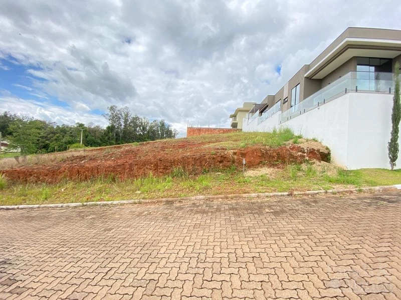TERRENO: 1ª foto da galeria de imagens do imóvel