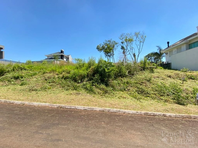 TERRENO: 1ª foto da galeria de imagens do imóvel
