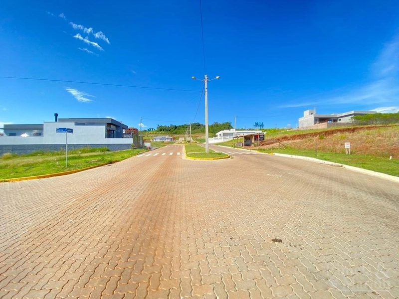 TERRENO DE ESQUINA: 2ª foto da galeria de imagens do imóvel
