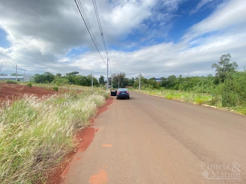 TERRENO: 2ª foto da galeria de imagens do imóvel