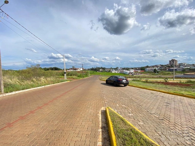 TERRENO: 3ª foto da galeria de imagens do imóvel