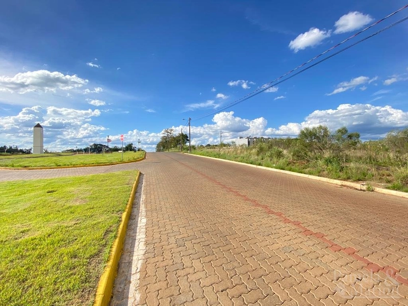TERRENO: 2ª foto da galeria de imagens do imóvel