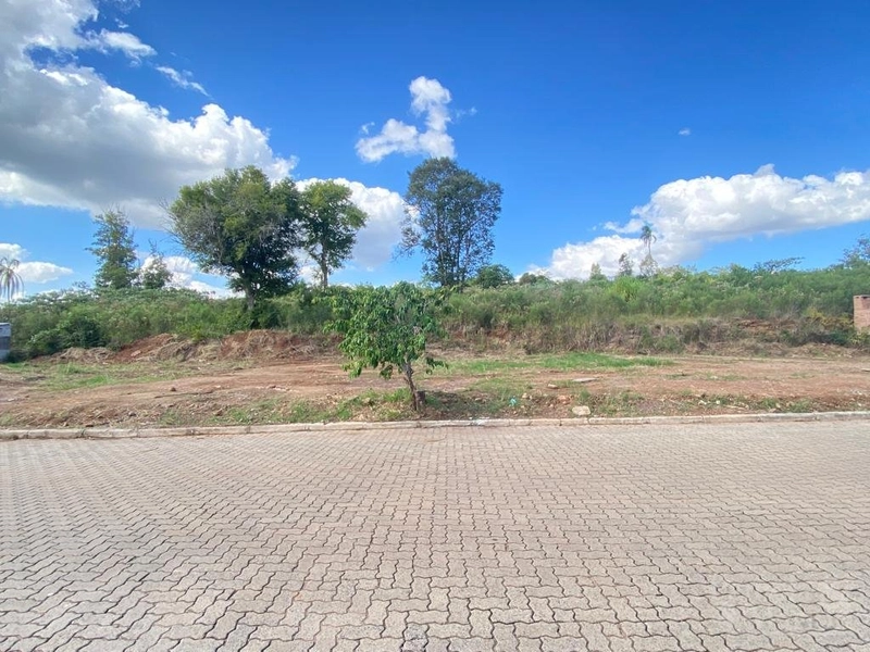 TERRENO: 1ª foto da galeria de imagens do imóvel