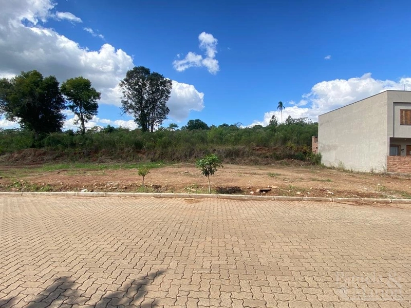 TERRENO: 1ª foto da galeria de imagens do imóvel