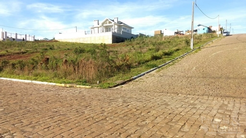 TERRENO: 1ª foto da galeria de imagens do imóvel