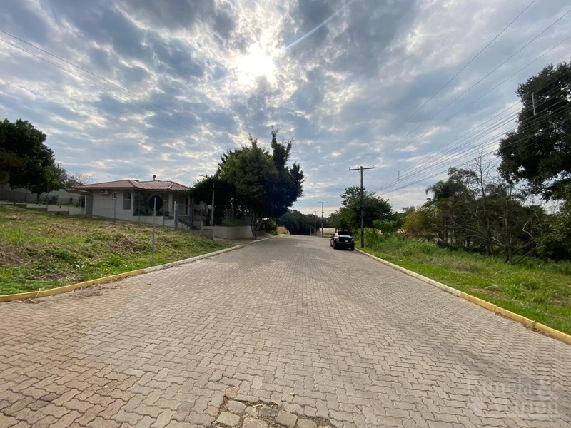 TERRENO DE ESQUINA: 2ª foto da galeria de imagens do imóvel