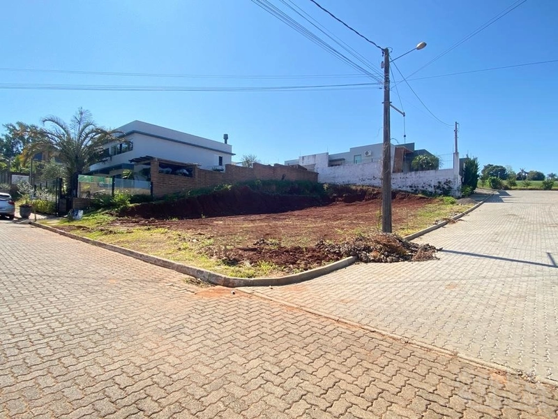TERRENO DE ESQUINA: 1ª foto da galeria de imagens do imóvel