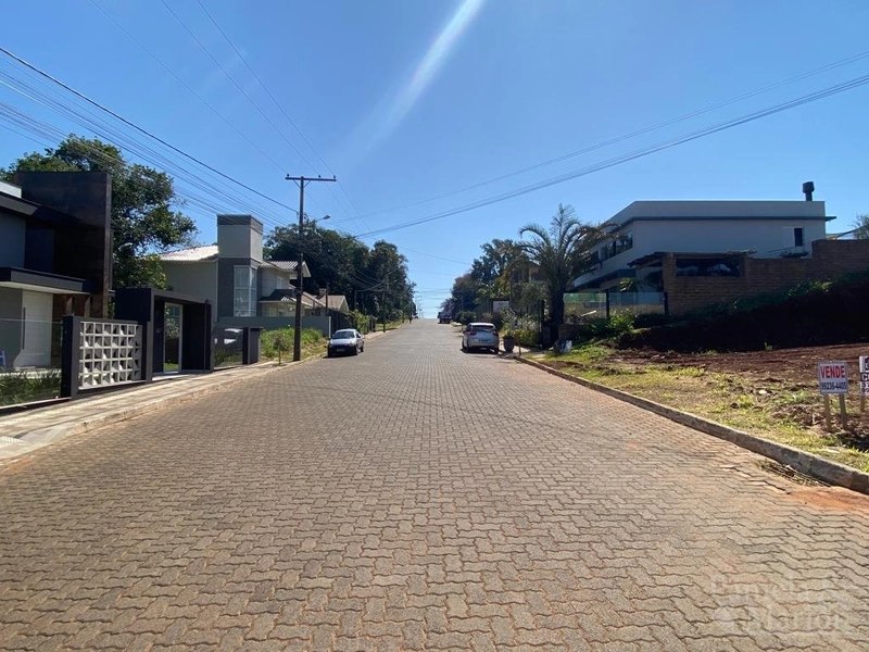 TERRENO DE ESQUINA: 2ª foto da galeria de imagens do imóvel