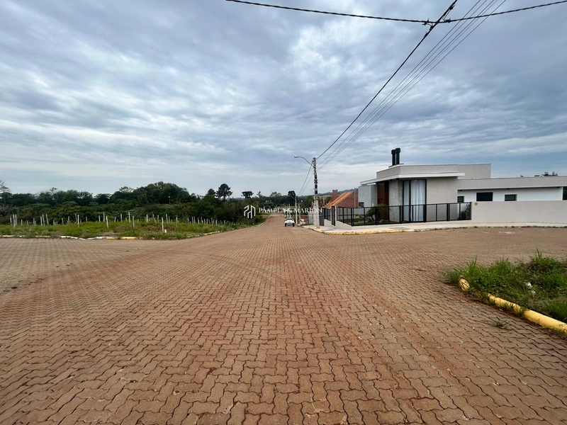 TERRENO: 2ª foto da galeria de imagens do imóvel