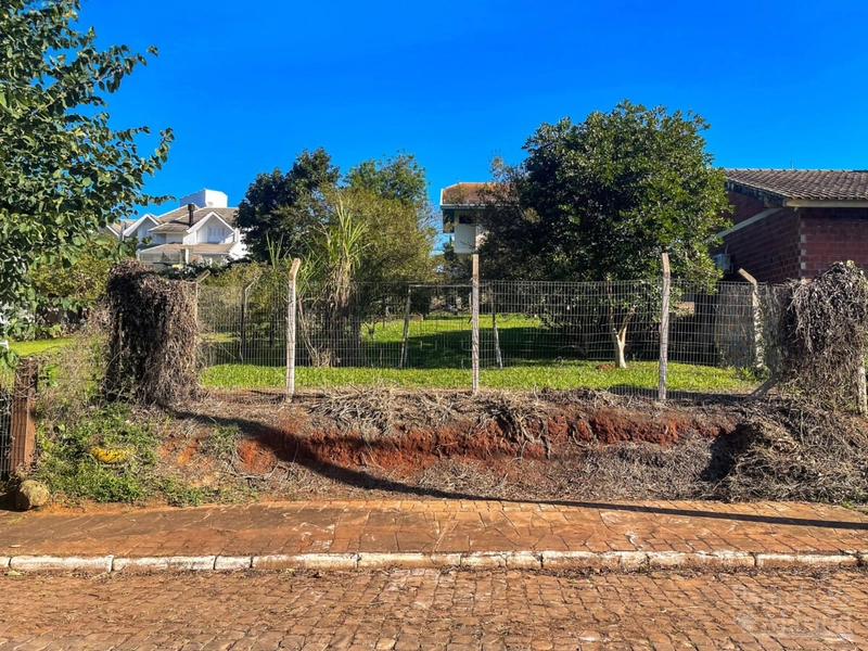 TERRENO: 2ª foto da galeria de imagens do imóvel