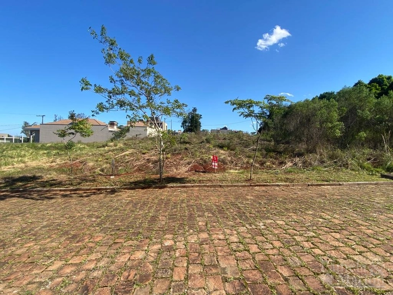 TERRENO: 1ª foto da galeria de imagens do imóvel