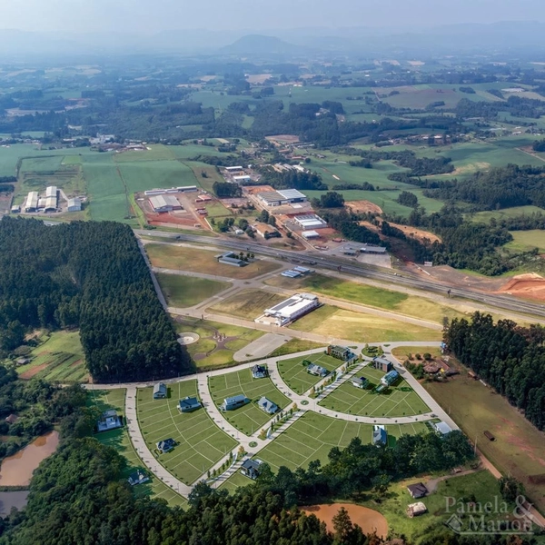 TERRENO: 3ª foto da galeria de imagens do imóvel