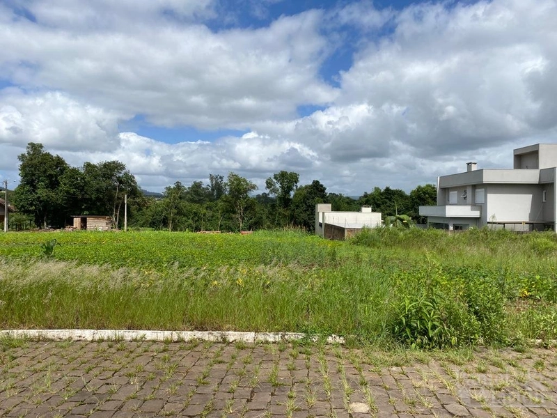 TERRENO: 1ª foto da galeria de imagens do imóvel