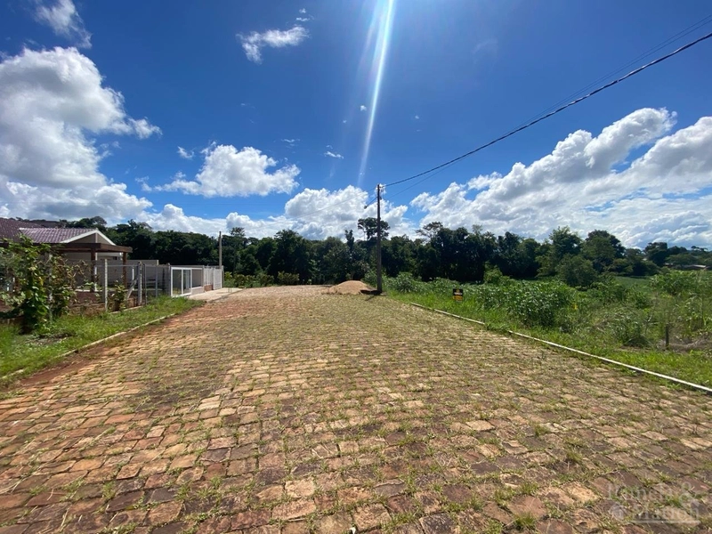 TERRENO: 3ª foto da galeria de imagens do imóvel