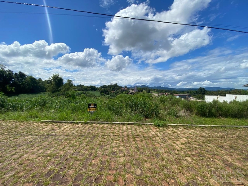 TERRENO: 1ª foto da galeria de imagens do imóvel