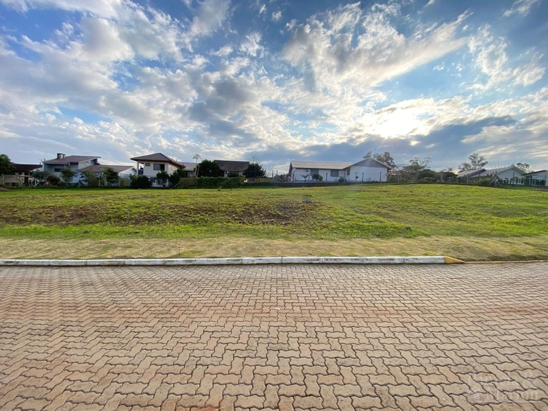 TERRENO: 1ª foto da galeria de imagens do imóvel