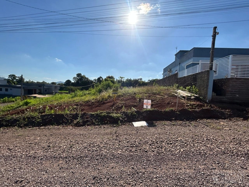 TERRENO: 1ª foto da galeria de imagens do imóvel
