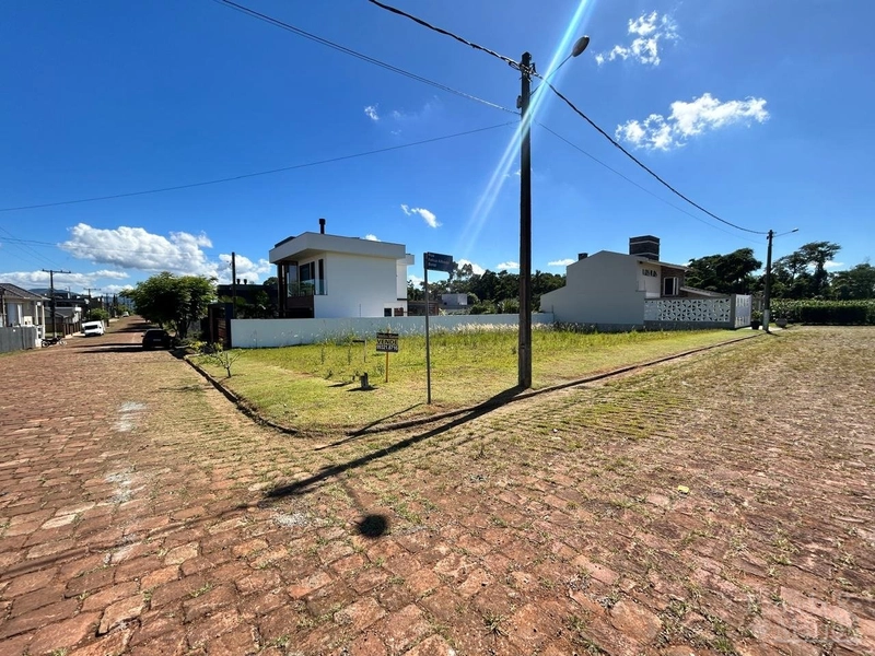 TERRENO: 1ª foto da galeria de imagens do imóvel