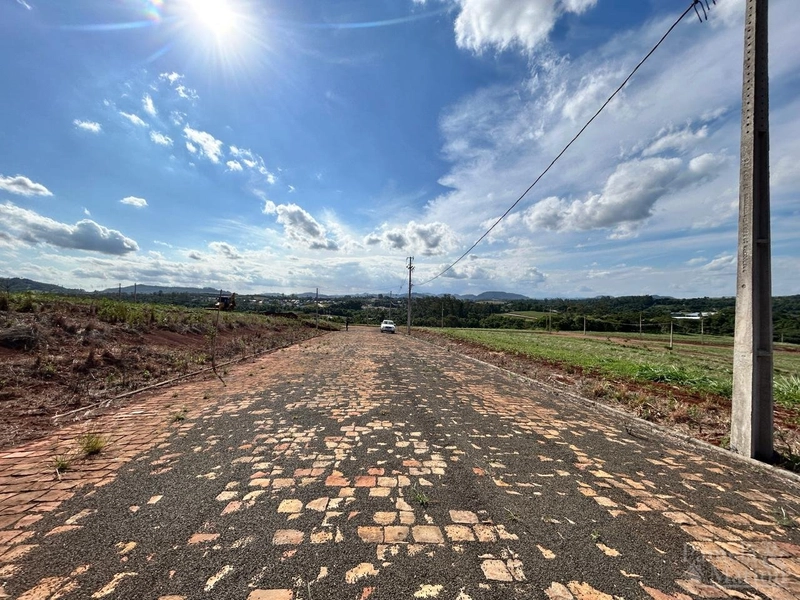 TERRENO: 3ª foto da galeria de imagens do imóvel