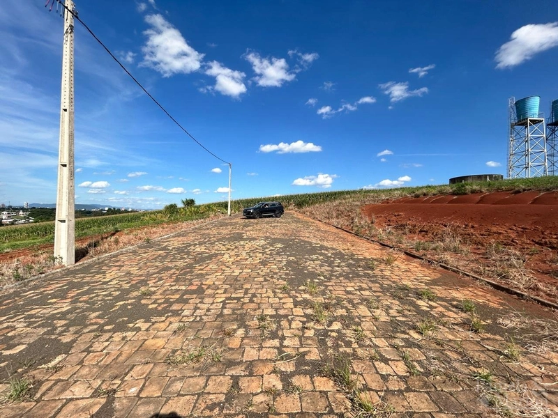 TERRENO: 2ª foto da galeria de imagens do imóvel