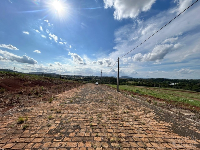 TERRENO: 3ª foto da galeria de imagens do imóvel