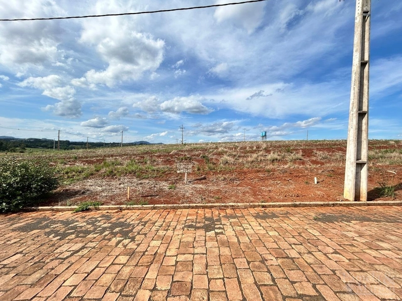 TERRENO: 1ª foto da galeria de imagens do imóvel