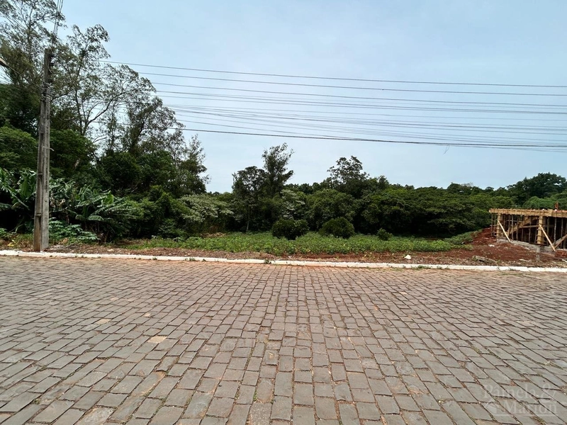 TERRENO: 1ª foto da galeria de imagens do imóvel