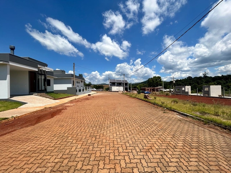 TERRENO: 3ª foto da galeria de imagens do imóvel