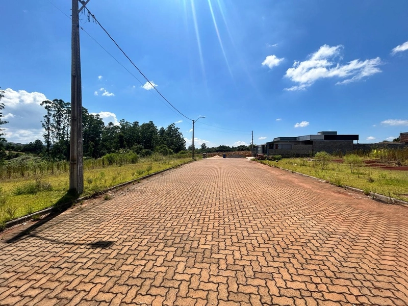 TERRENO: 2ª foto da galeria de imagens do imóvel