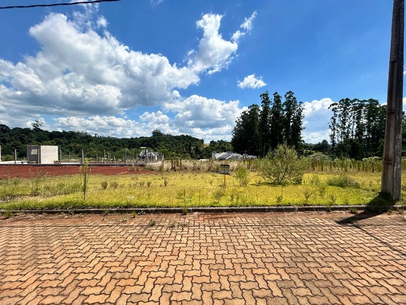 TERRENO: 1ª foto da galeria de imagens do imóvel