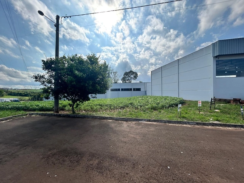 TERRENO COMERCIAL/INDUSTRIAL: 1ª foto da galeria de imagens do imóvel
