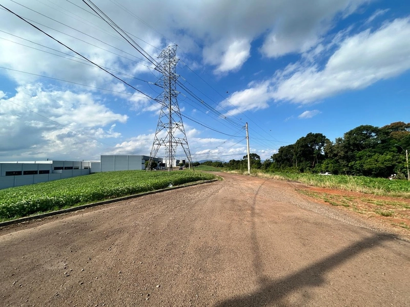 TERRENO COMERCIAL/INDUSTRIAL: 3ª foto da galeria de imagens do imóvel