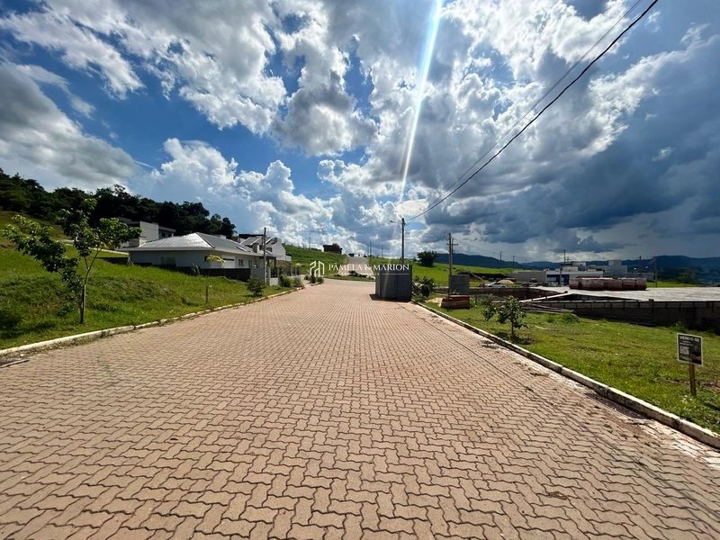 TERRENO: 3ª foto da galeria de imagens do imóvel